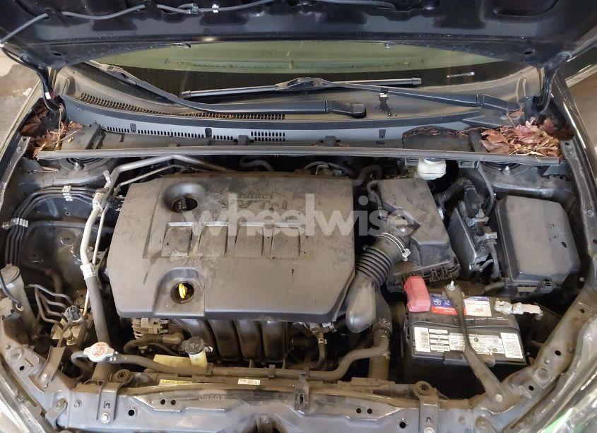 Photo 10 of 2018 Toyota Corolla LE (VIN 5YFBURHE0JP830874)