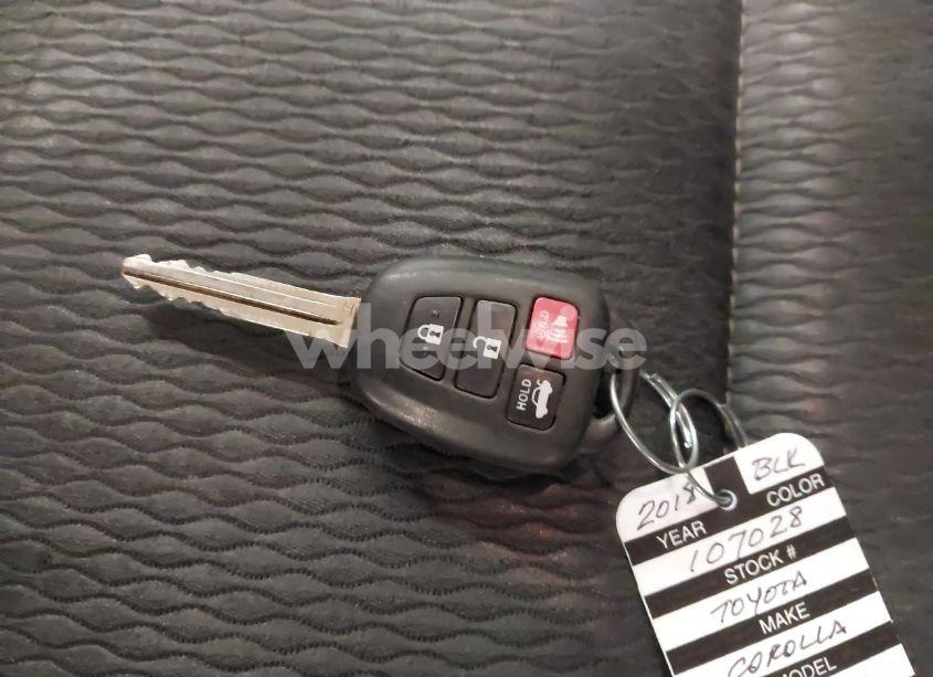 Photo 11 of 2018 Toyota Corolla LE (VIN 5YFBURHE0JP830874)