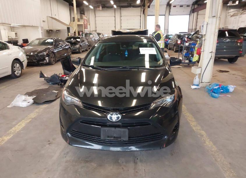 Photo 13 of 2018 Toyota Corolla LE (VIN 5YFBURHE0JP830874)