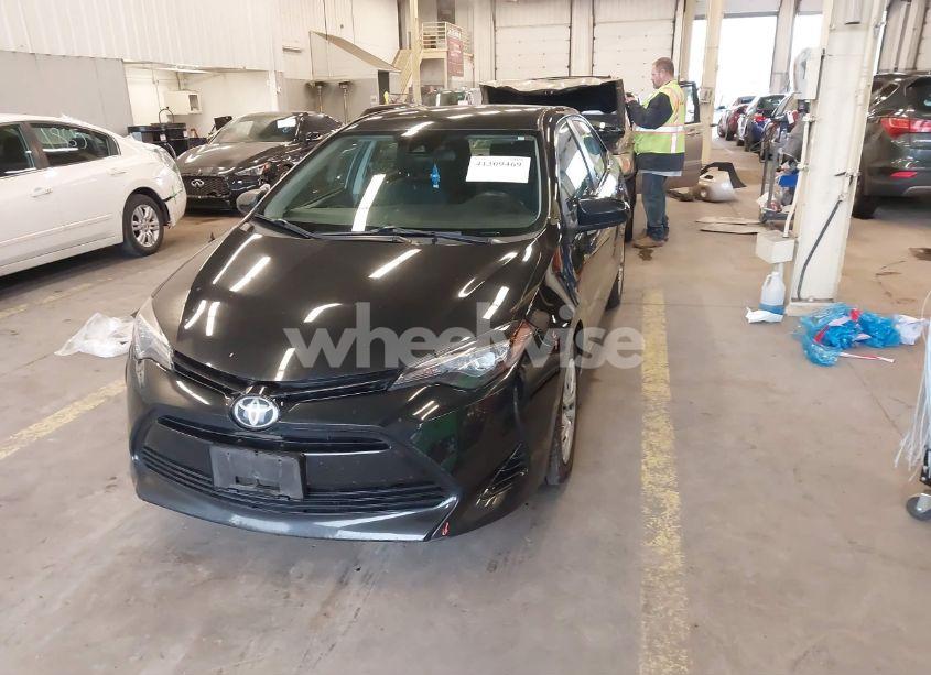 Photo 2 of 2018 Toyota Corolla LE (VIN 5YFBURHE0JP830874)