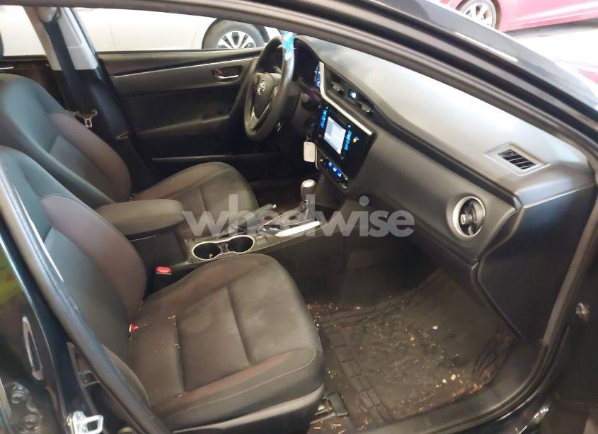 Photo 5 of 2018 Toyota Corolla LE (VIN 5YFBURHE0JP830874)