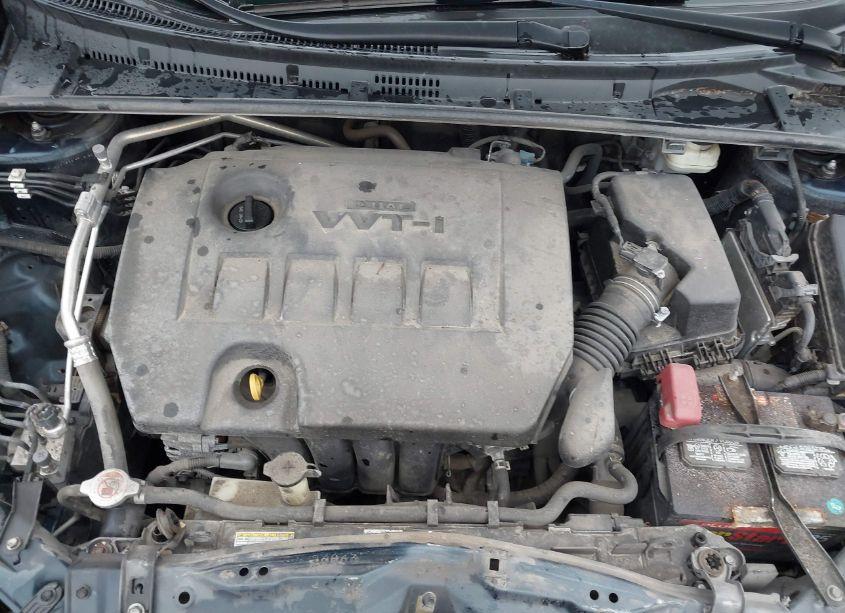 Photo 10 of 2018 Toyota Corolla LE (VIN 5YFBURHE0JP852230)