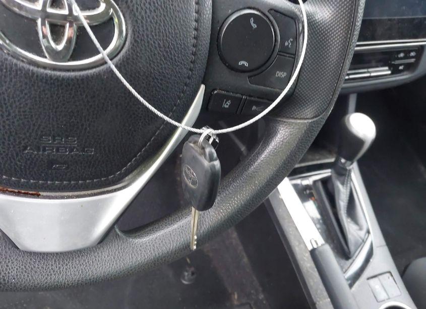 Photo 11 of 2018 Toyota Corolla LE (VIN 5YFBURHE0JP852230)