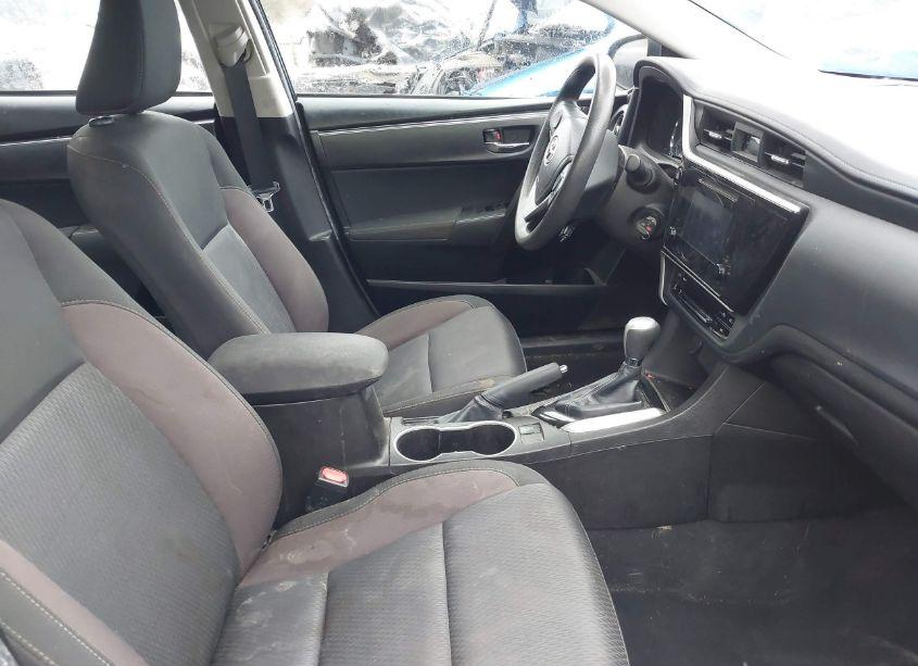 Photo 5 of 2018 Toyota Corolla LE (VIN 5YFBURHE0JP852230)