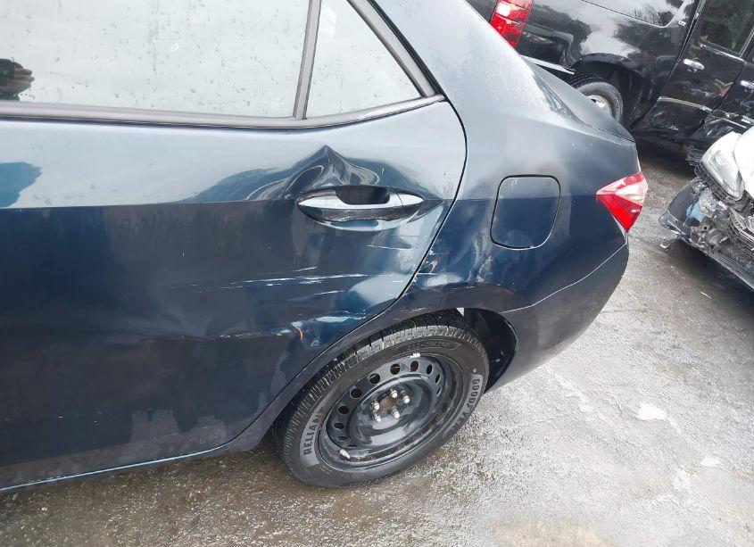 Photo 6 of 2018 Toyota Corolla LE (VIN 5YFBURHE0JP852230)