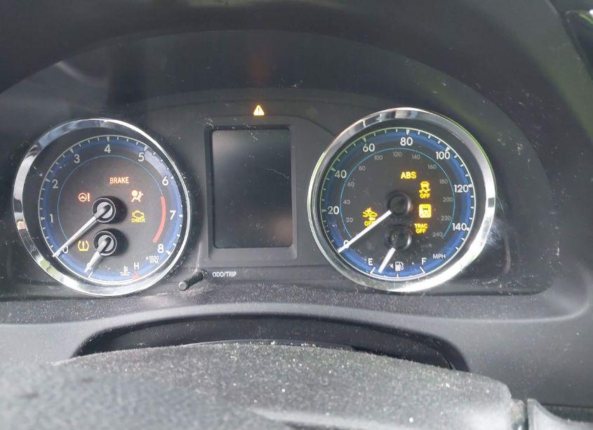 Photo 7 of 2018 Toyota Corolla LE (VIN 5YFBURHE0JP852230)