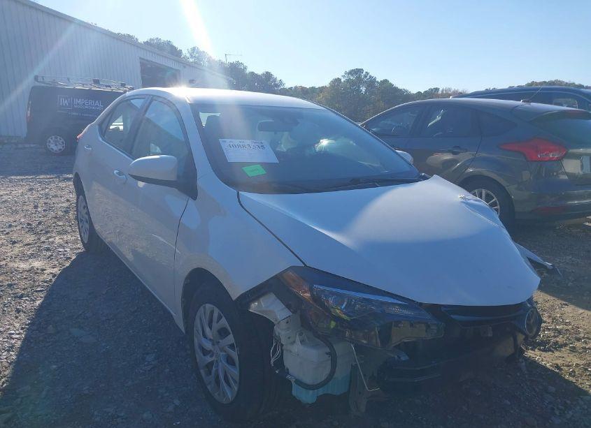 Photo 13 of 2018 Toyota Corolla LE (VIN 5YFBURHE0JP853426)