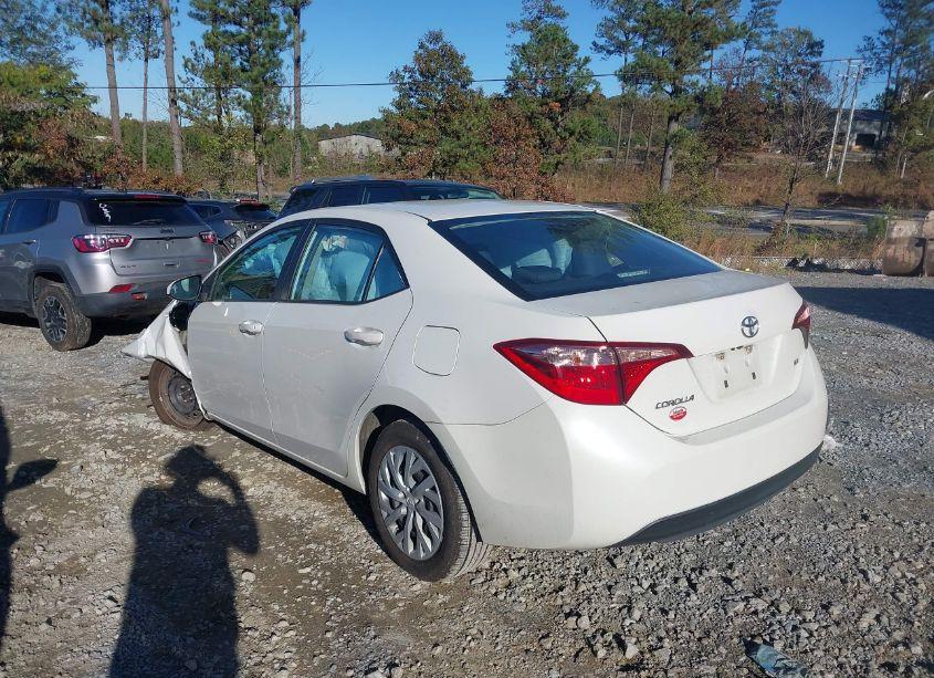 Photo 14 of 2018 Toyota Corolla LE (VIN 5YFBURHE0JP853426)