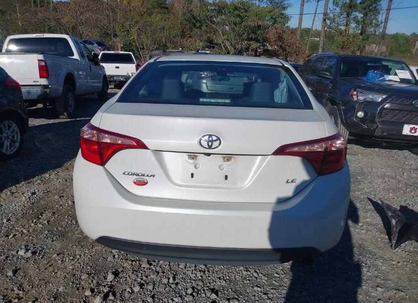 Photo 16 of 2018 Toyota Corolla LE (VIN 5YFBURHE0JP853426)