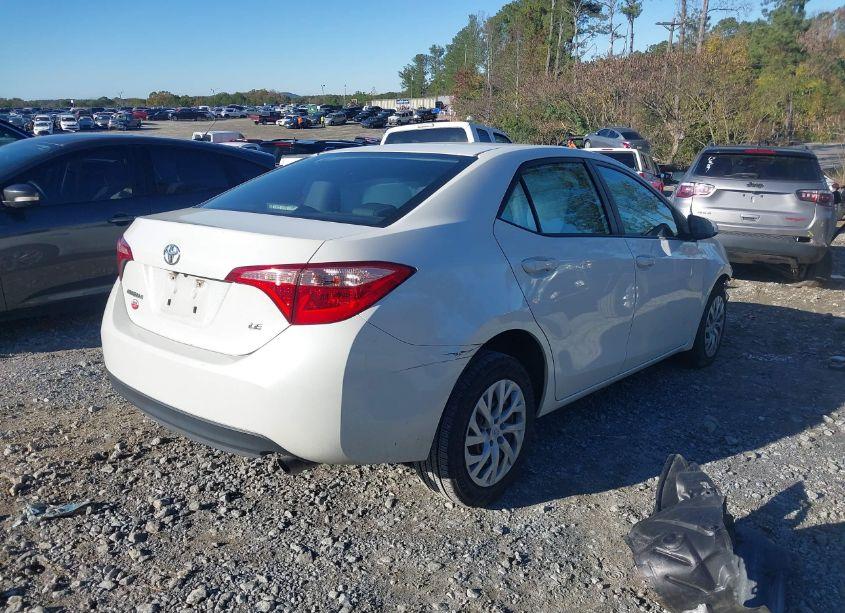 Photo 4 of 2018 Toyota Corolla LE (VIN 5YFBURHE0JP853426)