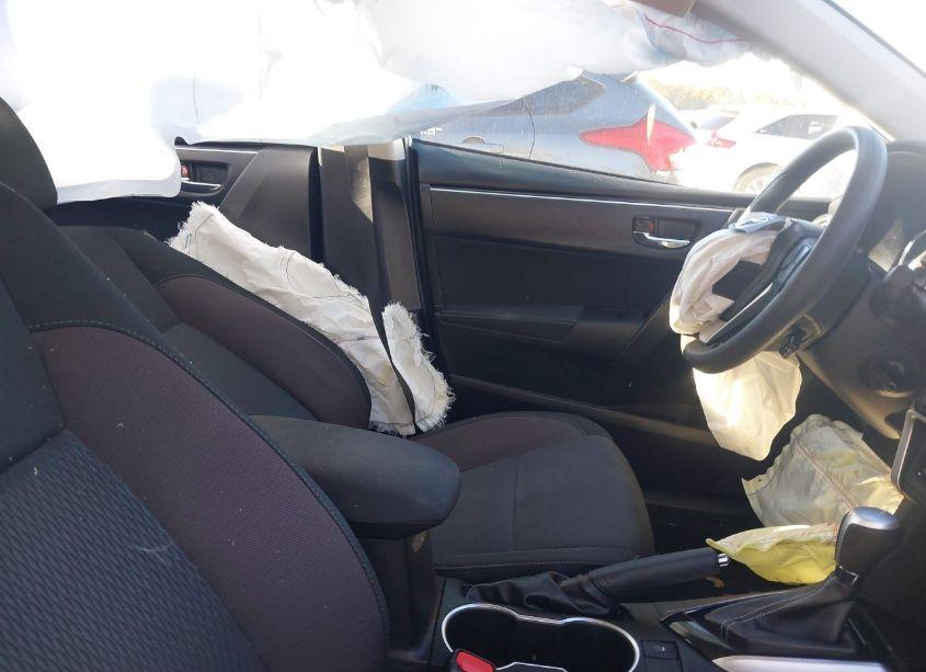 Photo 5 of 2018 Toyota Corolla LE (VIN 5YFBURHE0JP853426)