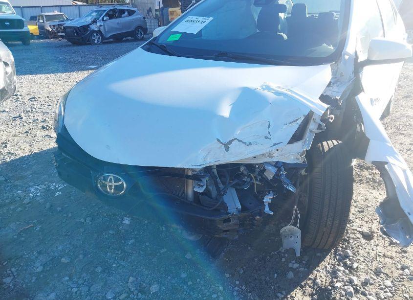 Photo 6 of 2018 Toyota Corolla LE (VIN 5YFBURHE0JP853426)