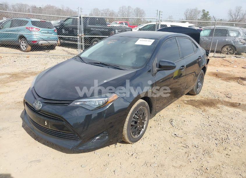 Photo 2 of 2019 Toyota Corolla LE (VIN 5YFBURHE0KP863519)