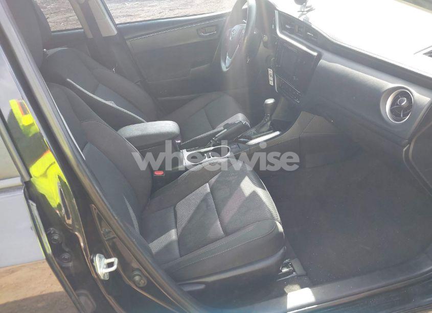 Photo 5 of 2019 Toyota Corolla LE (VIN 5YFBURHE0KP863519)