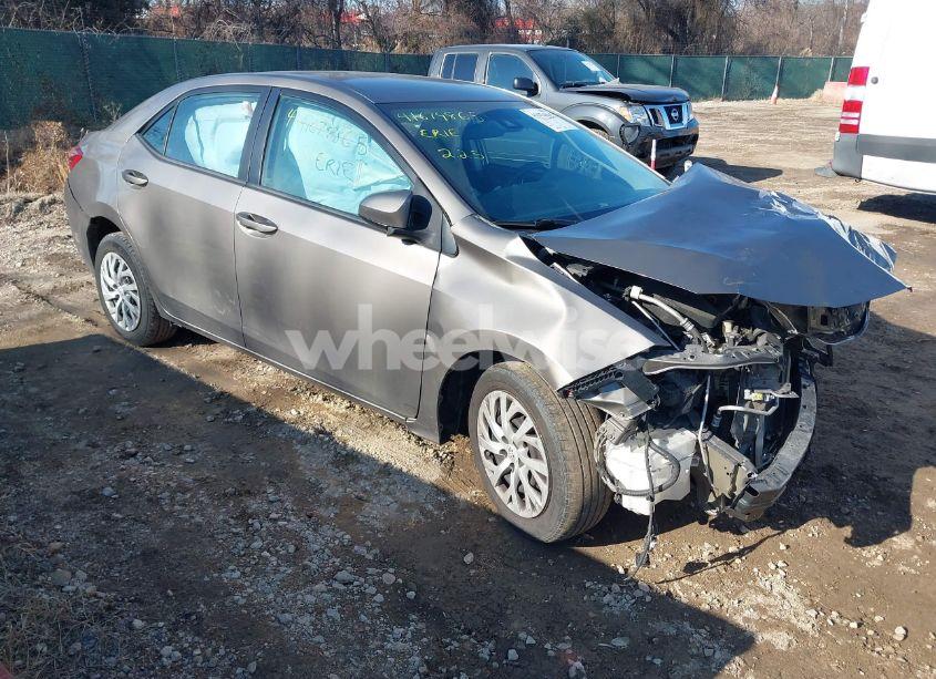 2019 Toyota Corolla LE (VIN 5YFBURHE0KP875590) main photo