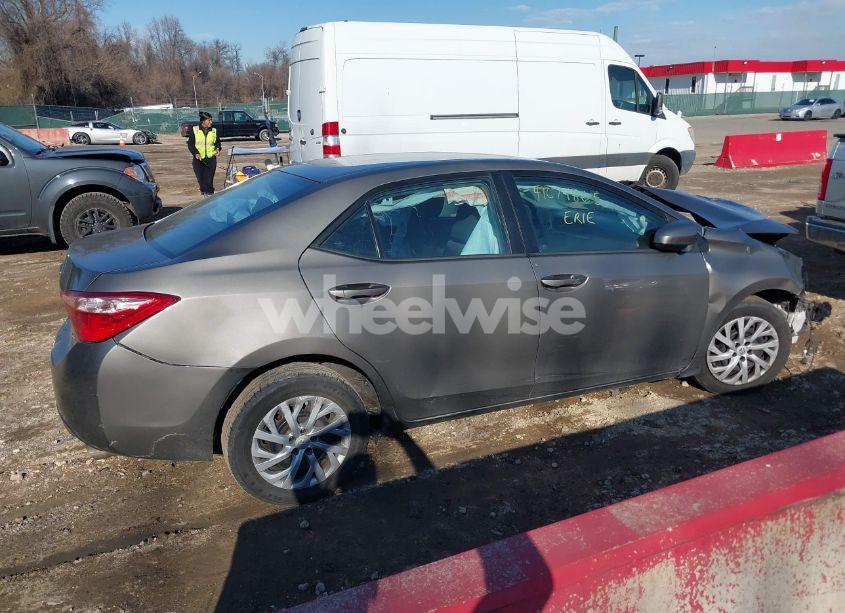 Photo 13 of 2019 Toyota Corolla LE (VIN 5YFBURHE0KP875590)