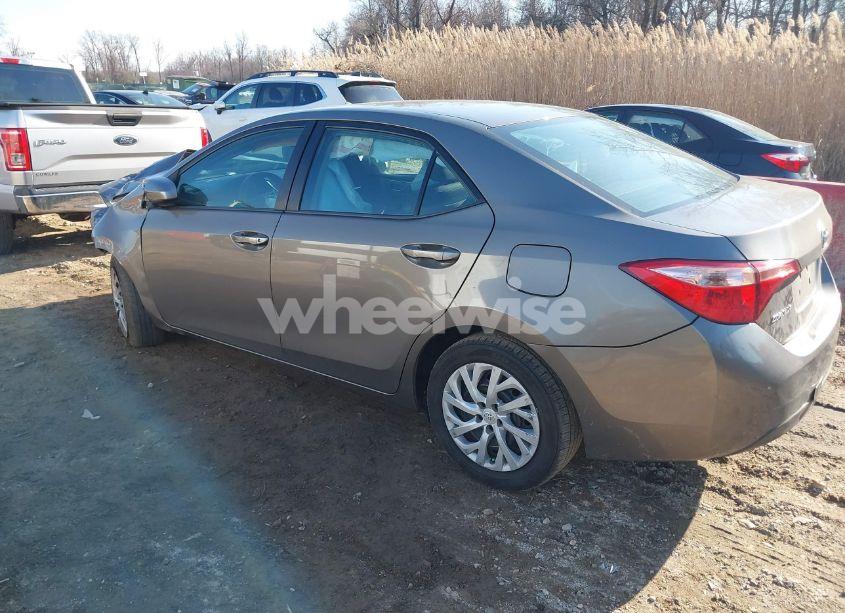 Photo 3 of 2019 Toyota Corolla LE (VIN 5YFBURHE0KP875590)