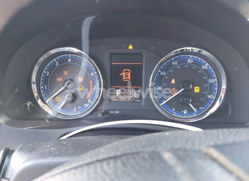 Photo 7 of 2019 Toyota Corolla LE (VIN 5YFBURHE0KP875590)