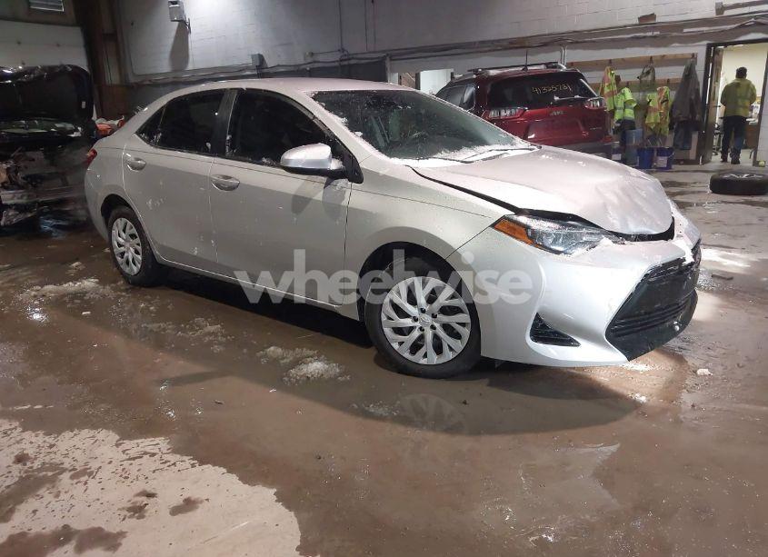 2019 Toyota Corolla LE (VIN 5YFBURHE0KP877341) main photo