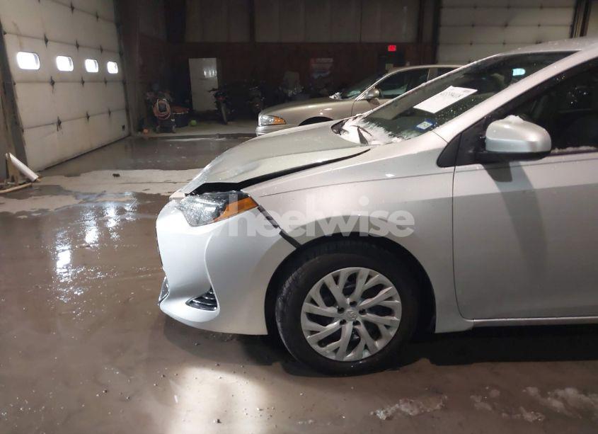 Photo 17 of 2019 Toyota Corolla LE (VIN 5YFBURHE0KP877341)