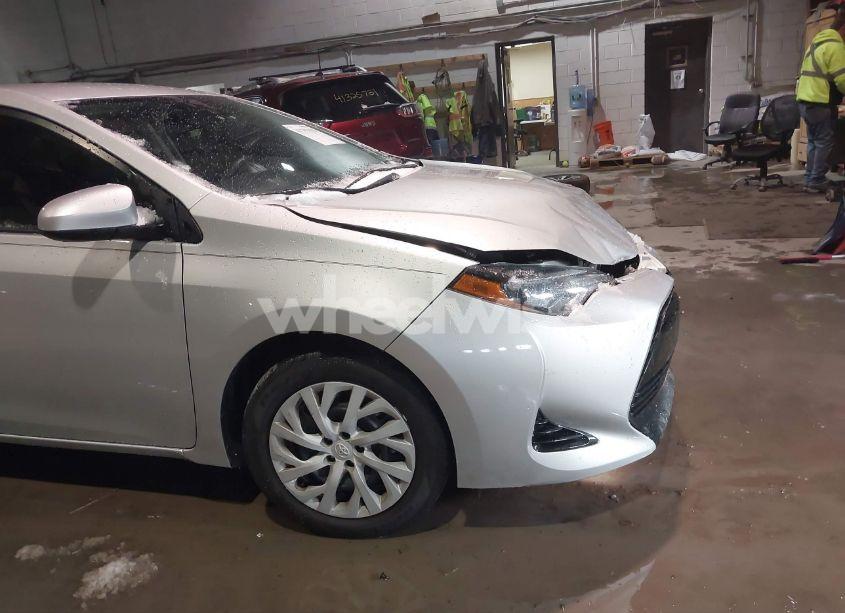 Photo 18 of 2019 Toyota Corolla LE (VIN 5YFBURHE0KP877341)