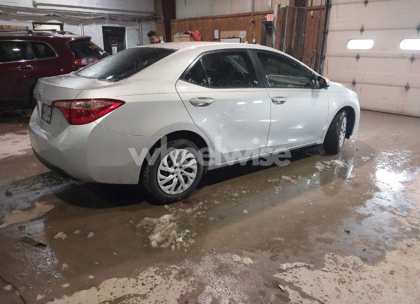 Photo 4 of 2019 Toyota Corolla LE (VIN 5YFBURHE0KP877341)