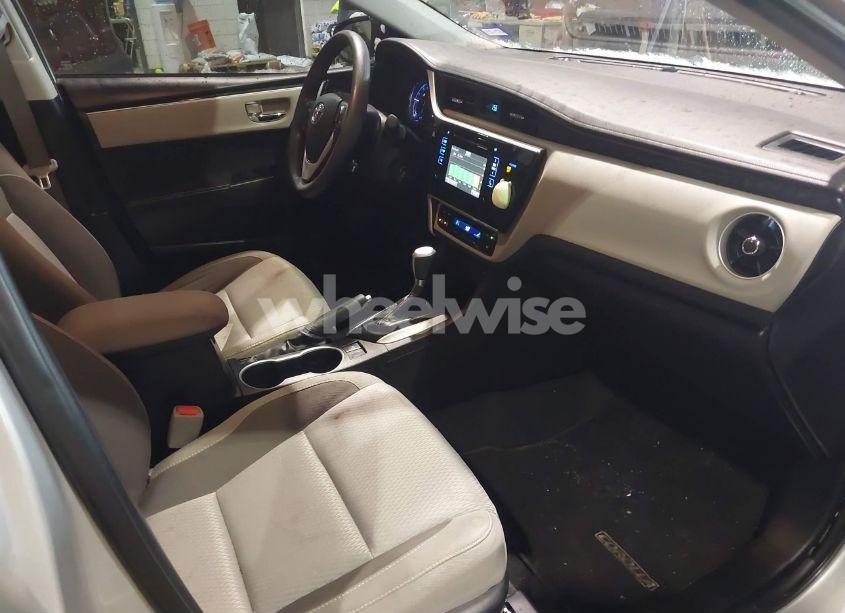 Photo 5 of 2019 Toyota Corolla LE (VIN 5YFBURHE0KP877341)