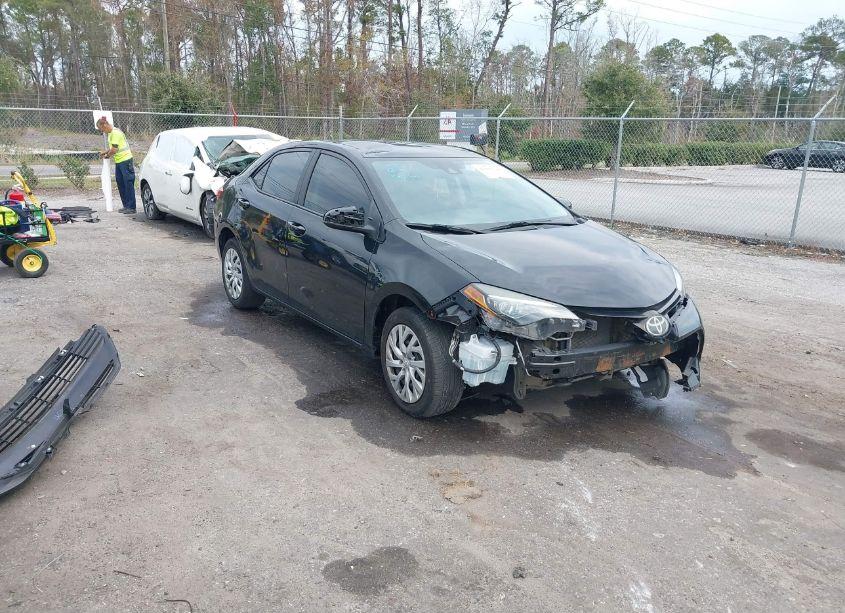 2019 Toyota Corolla LE (VIN 5YFBURHE0KP879395) main photo