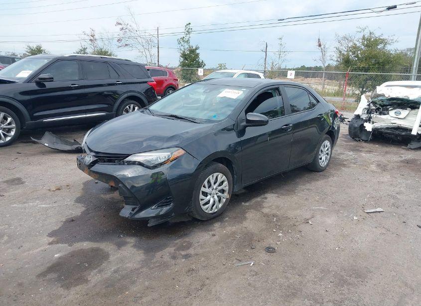 Photo 2 of 2019 Toyota Corolla LE (VIN 5YFBURHE0KP879395)