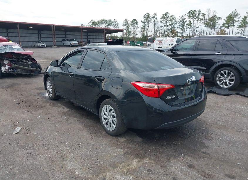 Photo 3 of 2019 Toyota Corolla LE (VIN 5YFBURHE0KP879395)