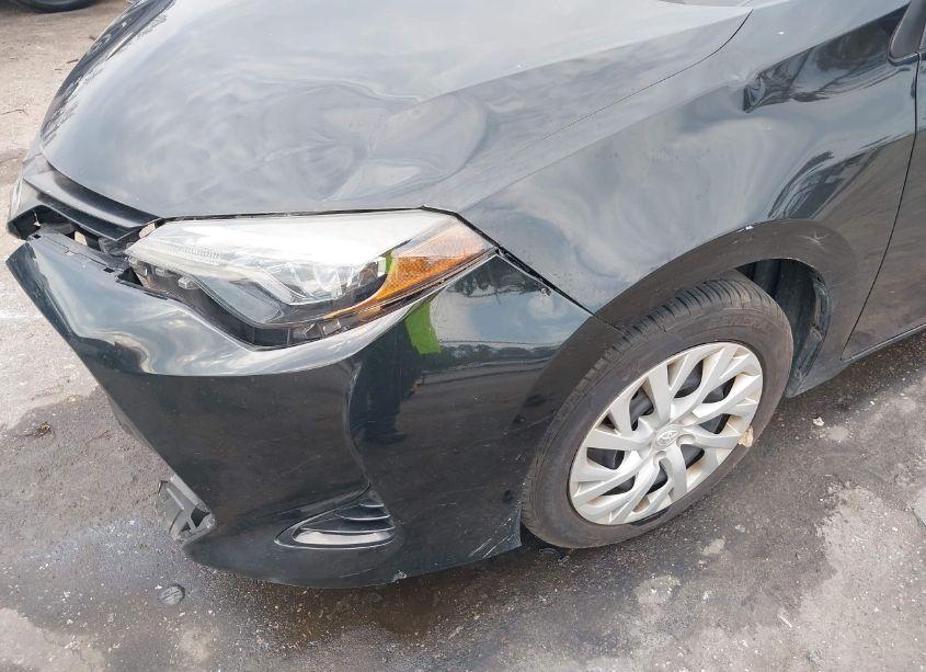 Photo 6 of 2019 Toyota Corolla LE (VIN 5YFBURHE0KP879395)