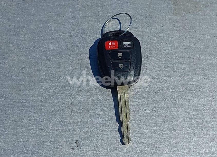 Photo 11 of 2019 Toyota Corolla LE (VIN 5YFBURHE0KP882524)