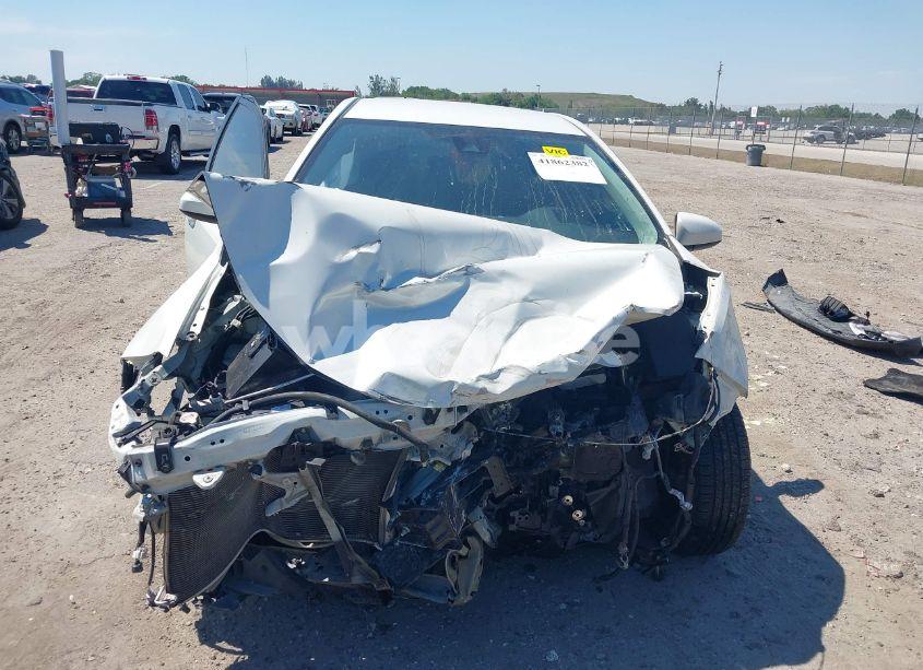 Photo 13 of 2019 Toyota Corolla LE (VIN 5YFBURHE0KP882524)