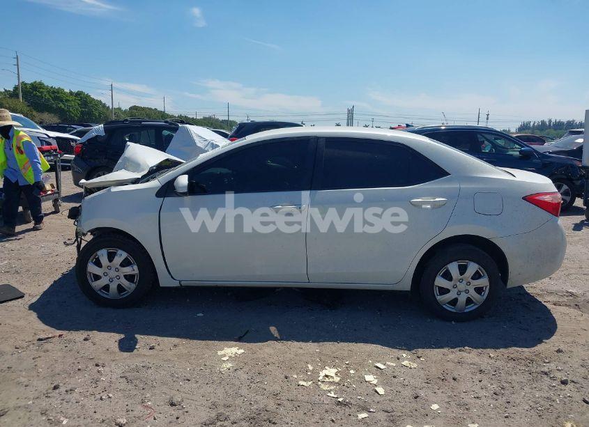 Photo 15 of 2019 Toyota Corolla LE (VIN 5YFBURHE0KP882524)