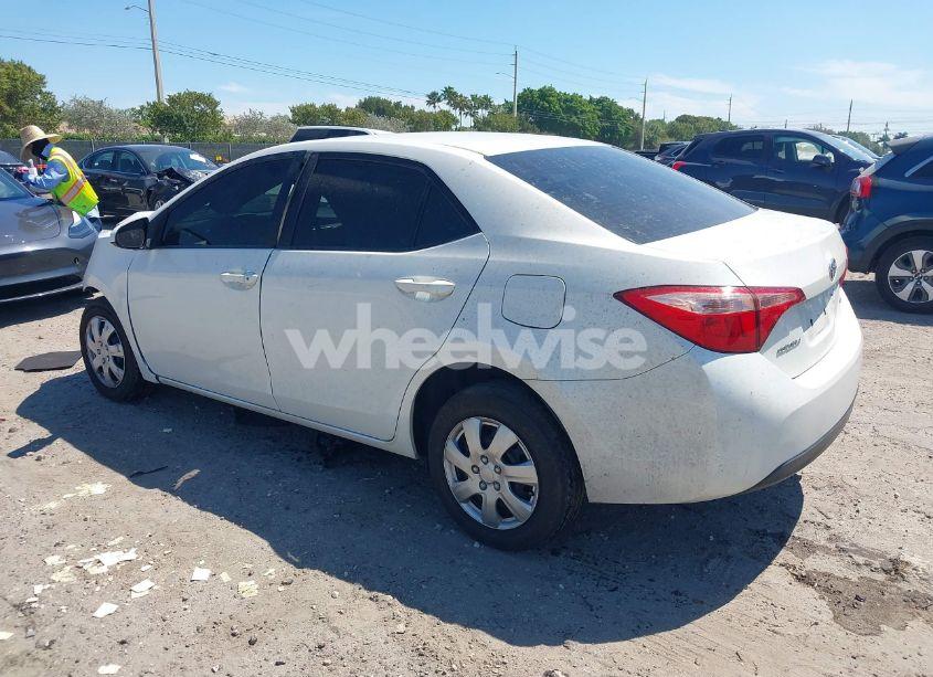 Photo 3 of 2019 Toyota Corolla LE (VIN 5YFBURHE0KP882524)