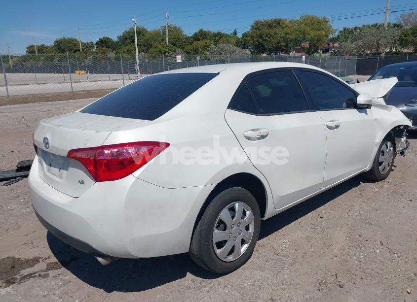 Photo 4 of 2019 Toyota Corolla LE (VIN 5YFBURHE0KP882524)