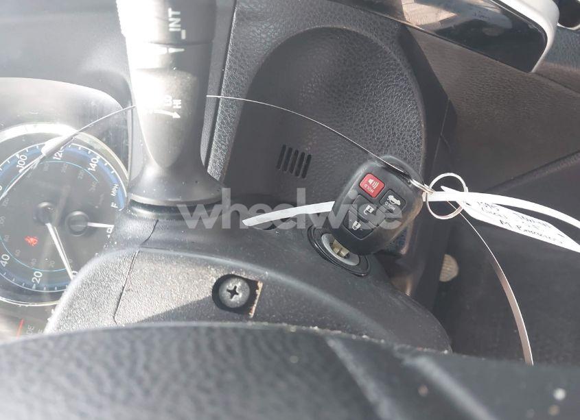 Photo 11 of 2019 Toyota Corolla LE (VIN 5YFBURHE0KP895824)