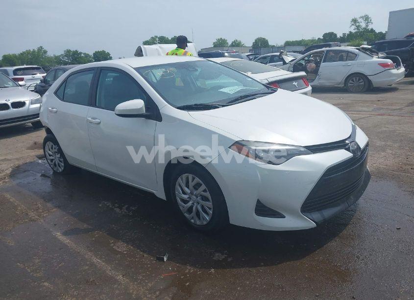 Photo 13 of 2019 Toyota Corolla LE (VIN 5YFBURHE0KP895824)