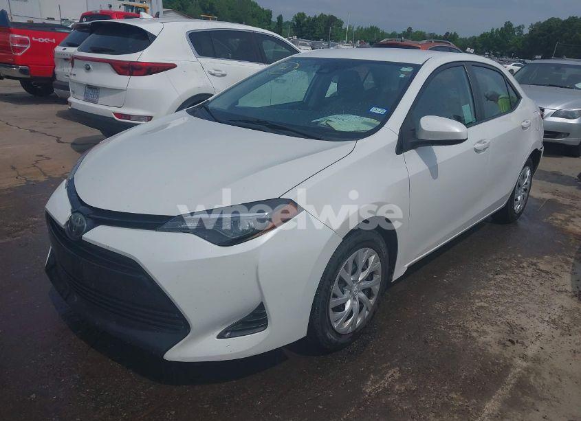 Photo 2 of 2019 Toyota Corolla LE (VIN 5YFBURHE0KP895824)