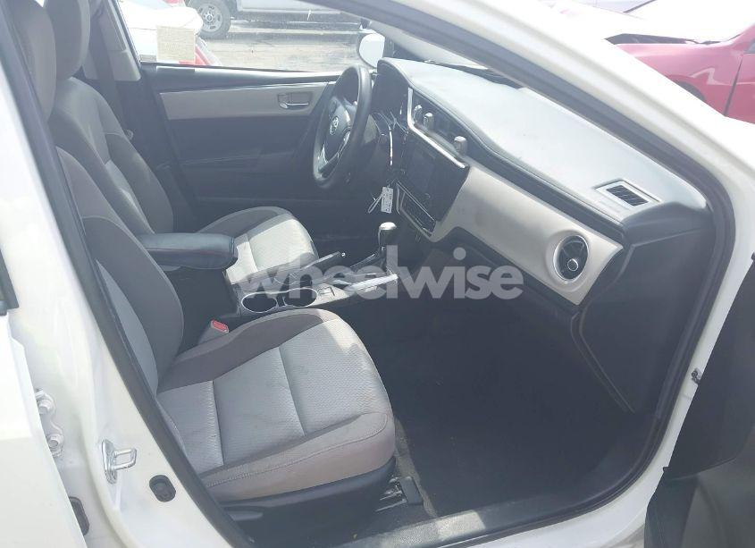 Photo 5 of 2019 Toyota Corolla LE (VIN 5YFBURHE0KP895824)