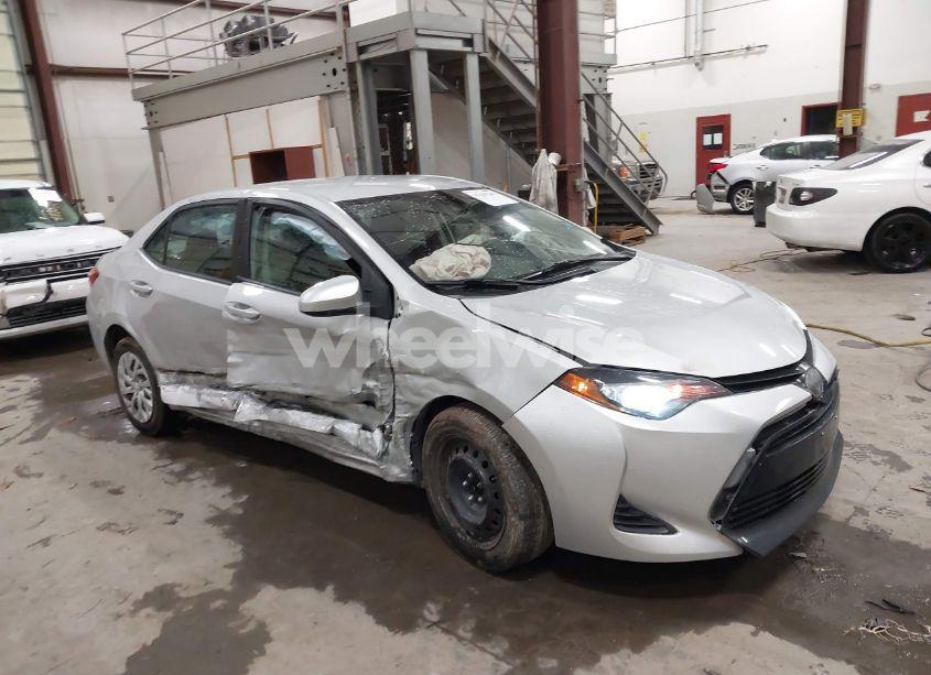 2019 Toyota Corolla LE (VIN 5YFBURHE0KP899744) main photo