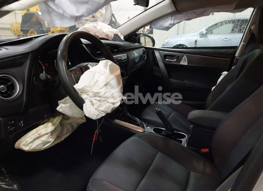 Photo 5 of 2019 Toyota Corolla LE (VIN 5YFBURHE0KP899744)