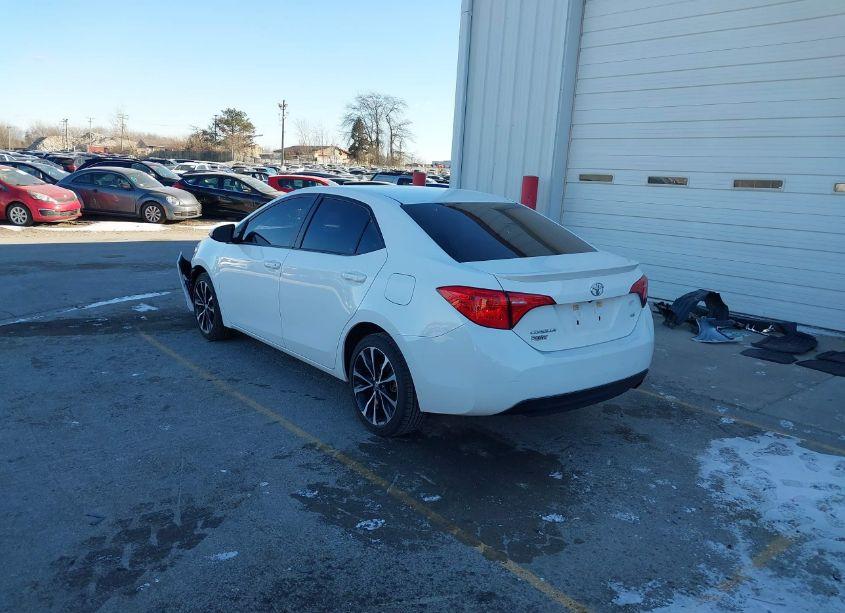 Photo 2 of 2019 Toyota Corolla SE (VIN 5YFBURHE0KP908166)