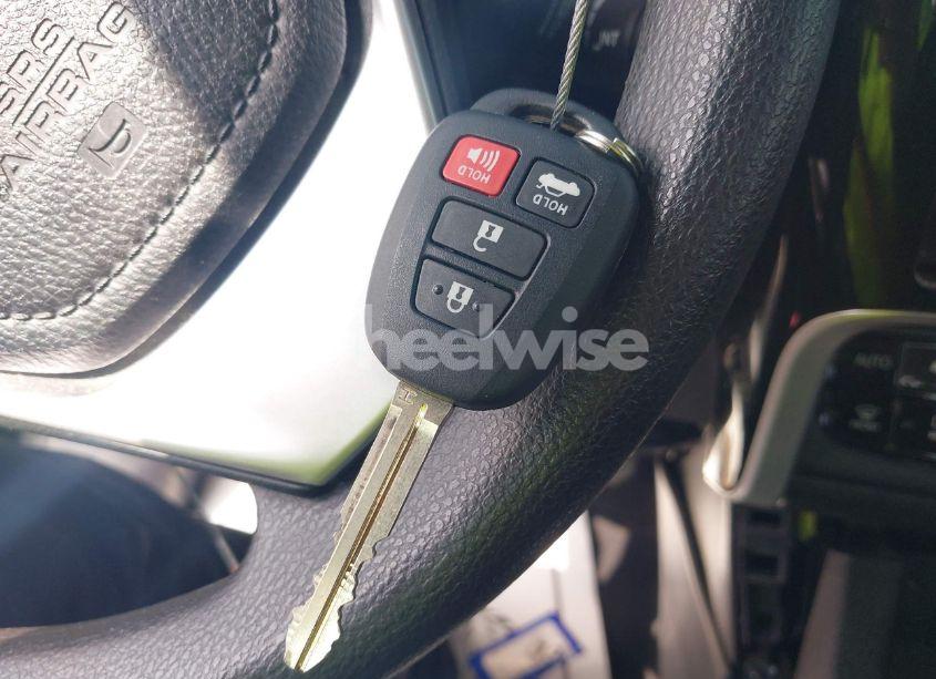 Photo 11 of 2019 Toyota Corolla LE (VIN 5YFBURHE0KP913688)