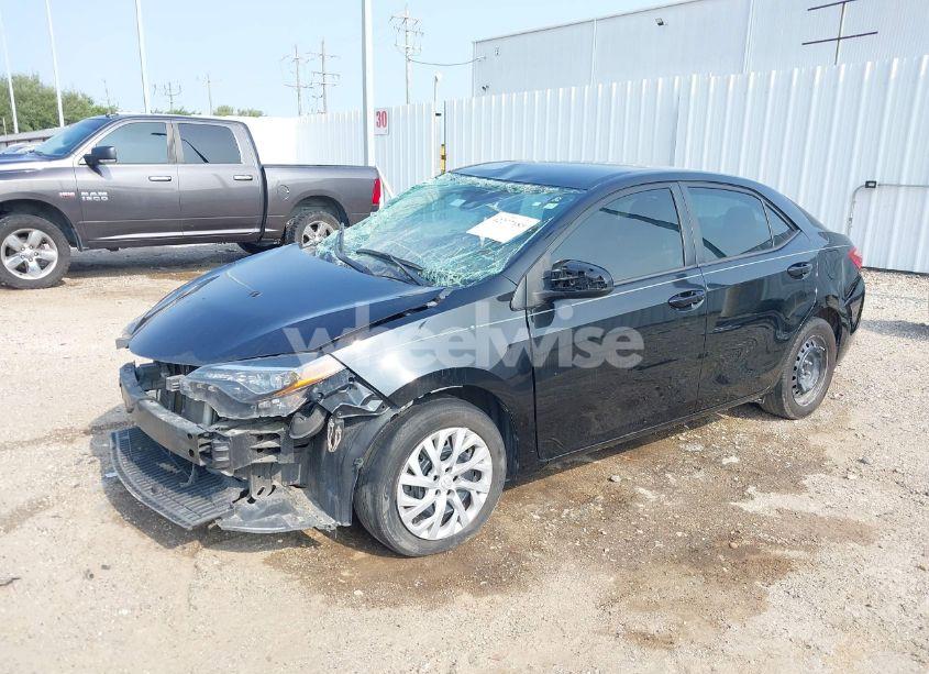 Photo 2 of 2019 Toyota Corolla LE (VIN 5YFBURHE0KP913688)