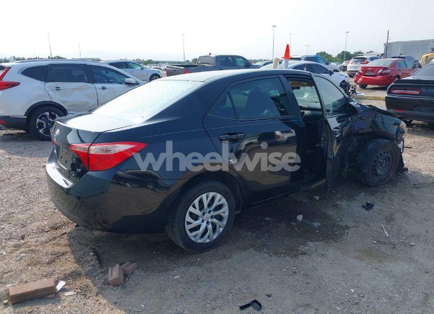 Photo 4 of 2019 Toyota Corolla LE (VIN 5YFBURHE0KP913688)