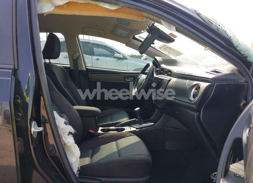 Photo 5 of 2019 Toyota Corolla LE (VIN 5YFBURHE0KP913688)