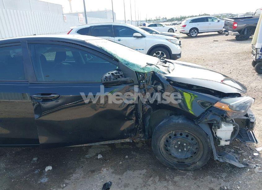 Photo 6 of 2019 Toyota Corolla LE (VIN 5YFBURHE0KP913688)