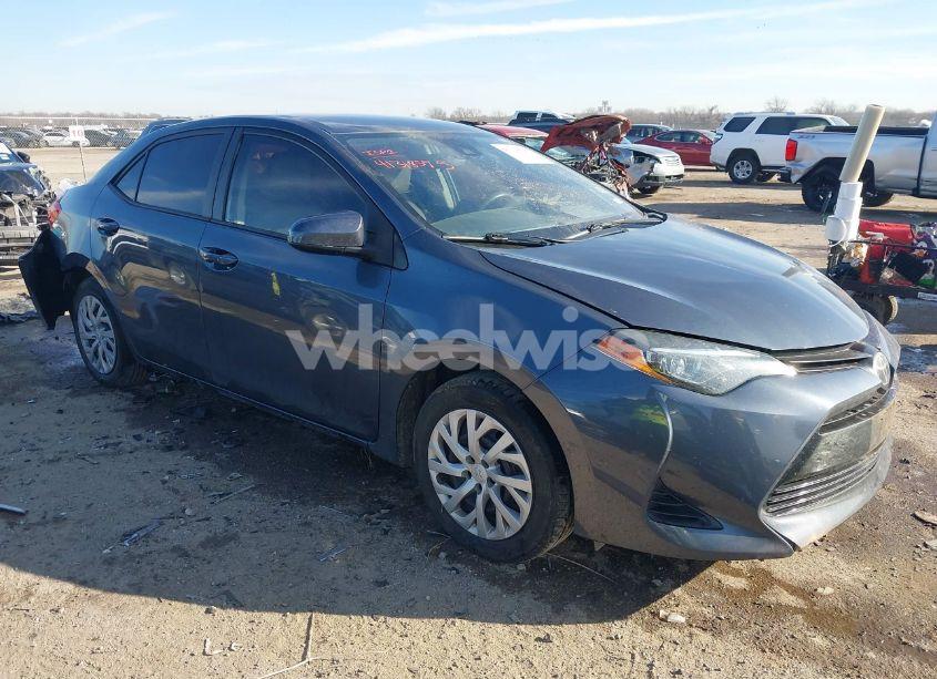 2019 Toyota Corolla LE (VIN 5YFBURHE0KP916557) main photo