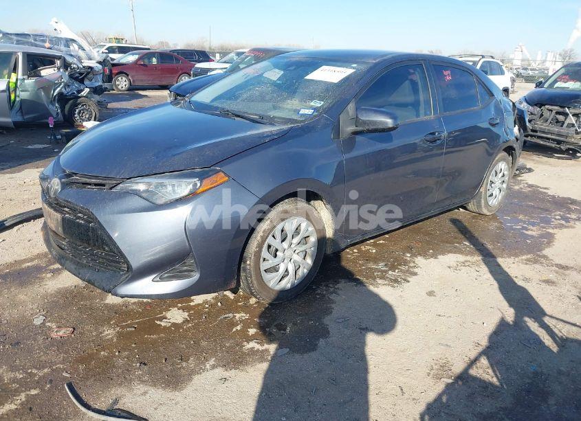 Photo 2 of 2019 Toyota Corolla LE (VIN 5YFBURHE0KP916557)